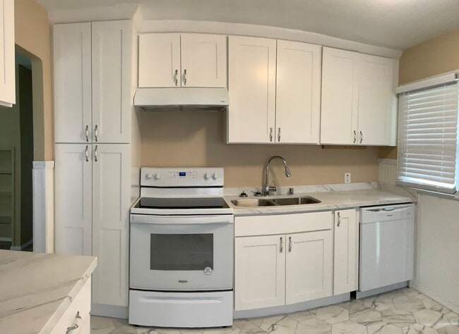 Foto del edificio - Beautifully Renovated 3-Bedroom Rambler with Bonus Room – East Bremerton