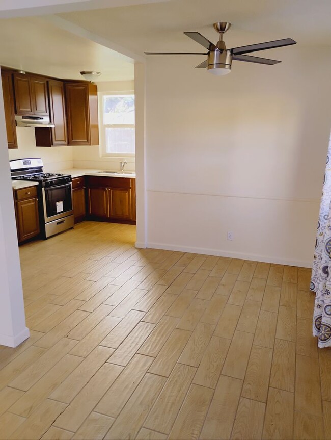 Building Photo - 18924-18934 Gault Street