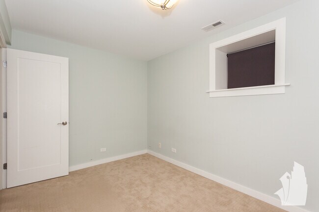 Foto del edificio - 820 W Newport Ave