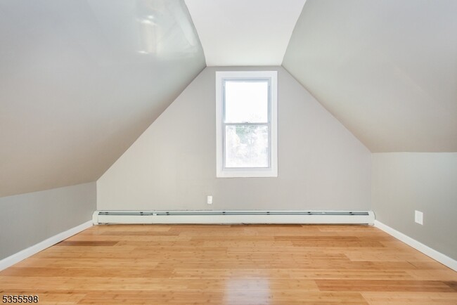 Foto del edificio - 581 E 18th St