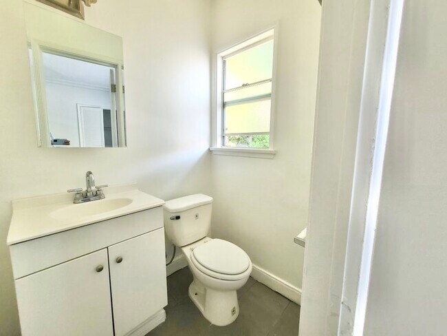 Foto del edificio - 851 S Kenmore Ave