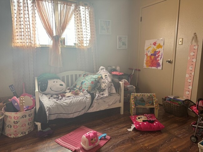 Building Photo - 1725 Sunkist Dr