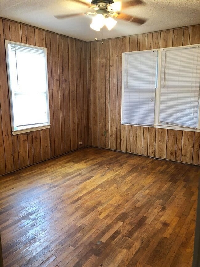 Building Photo - Ohhh so CUTE and COZY!