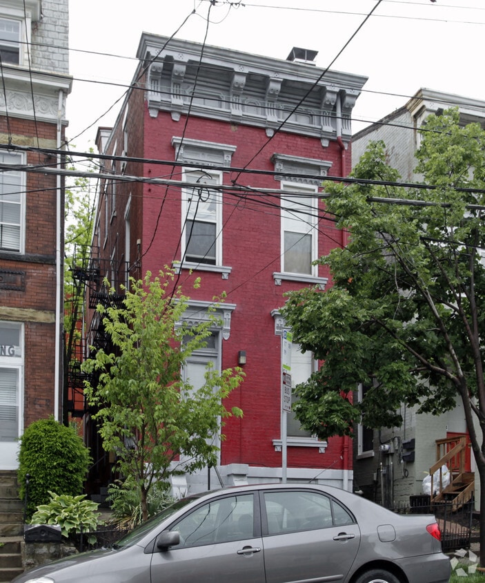 Primary Photo - 2365 W Clifton Ave