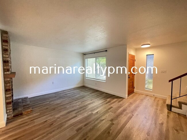 Building Photo - Two Story Crockett Condo Two-Off Street Pa...