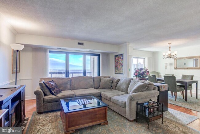 Foto del edificio - 307 Yoakum Pkwy