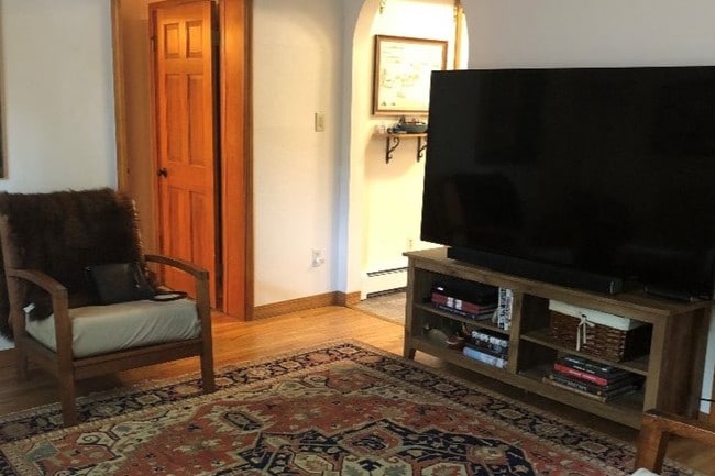Living Room - 420 Pearl St