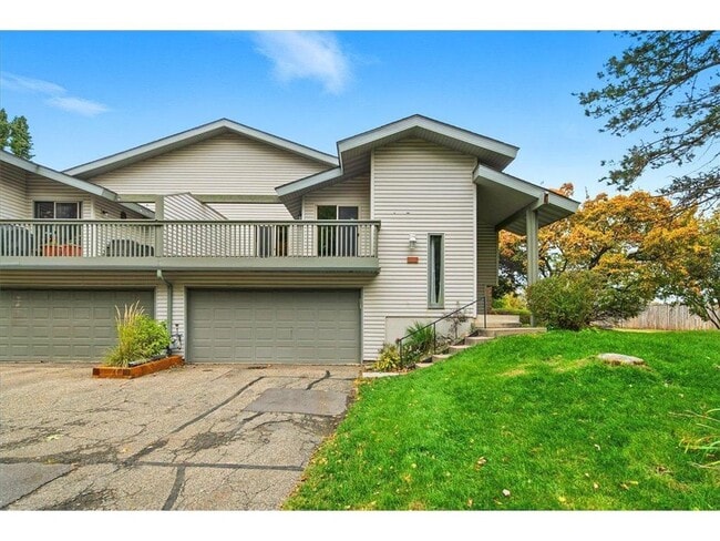 Building Photo - 9523 Hartford Cir