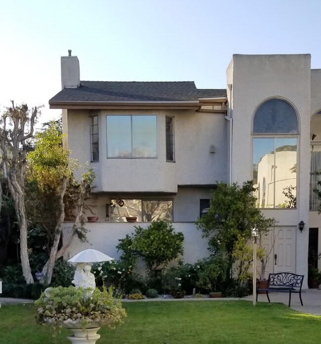 Parte delantera de la unidad - 5333 Coldwater Canyon Ave