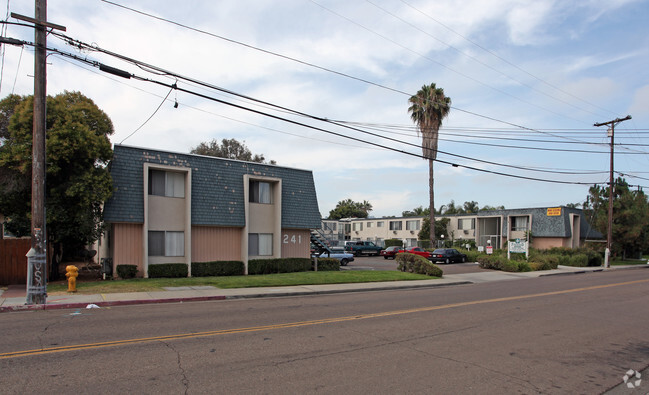 Foto del edificio - Pinewood Apartments