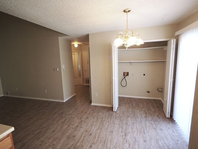 Building Photo - Amazing Round Rock Duplex!