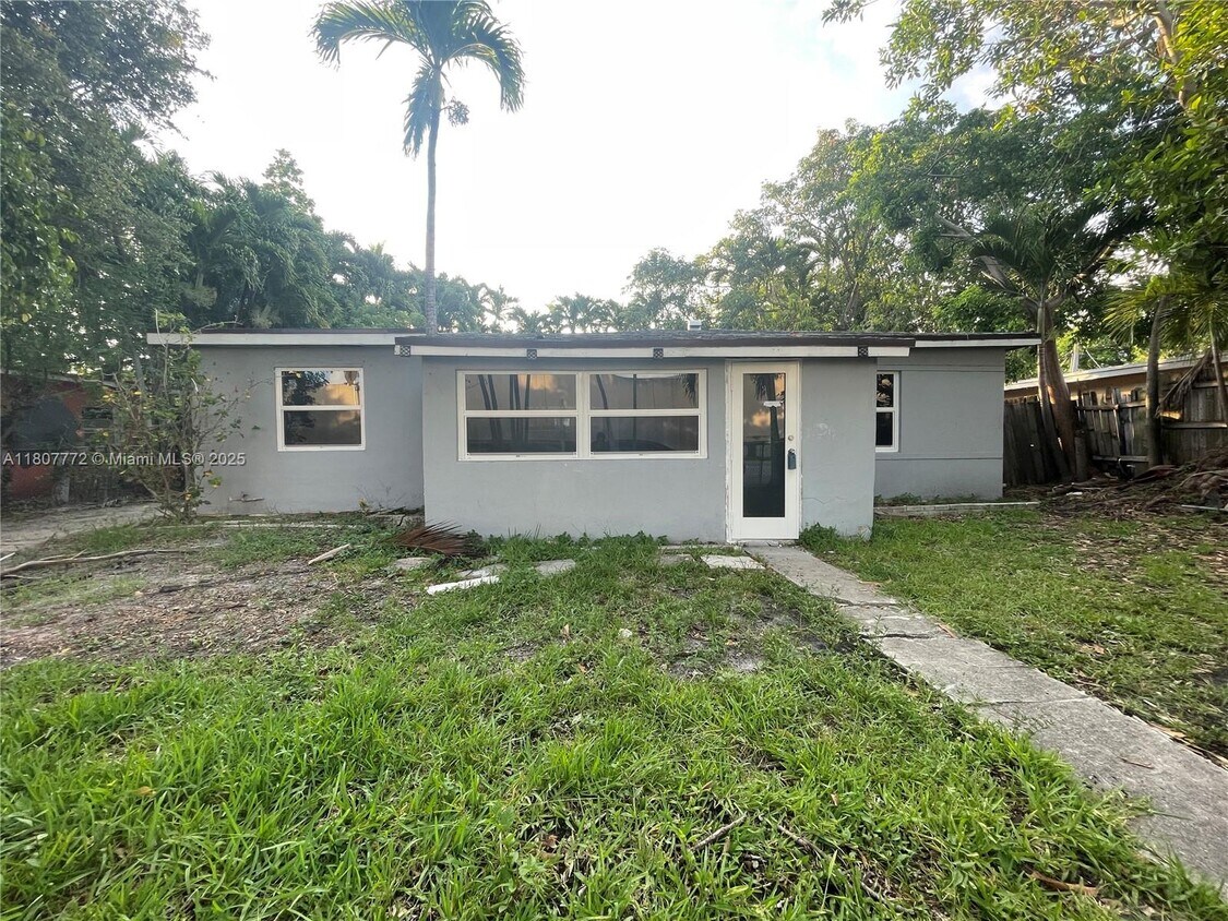 Foto principal - 13845 NW 6th Ave
