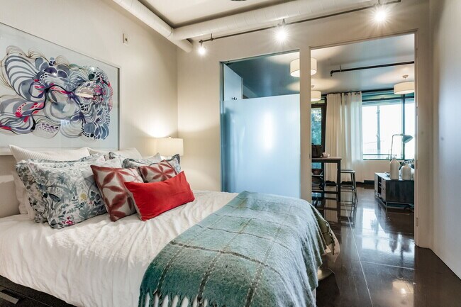 Foto del edificio - Brick + Iron Lofts at Dogpatch