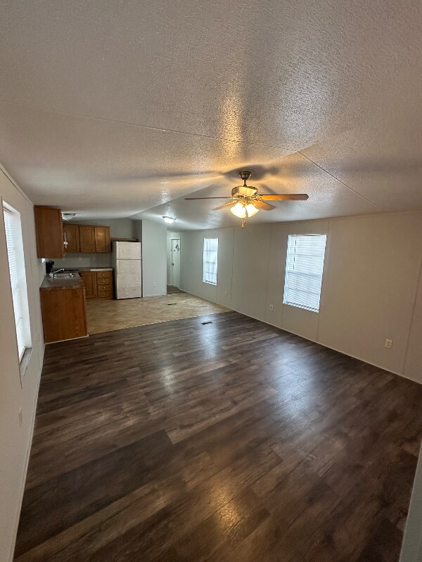 Foto del edificio - 33230 Walker Rd N