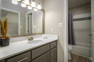 1BR, 1BA - 632SF - The Argyle