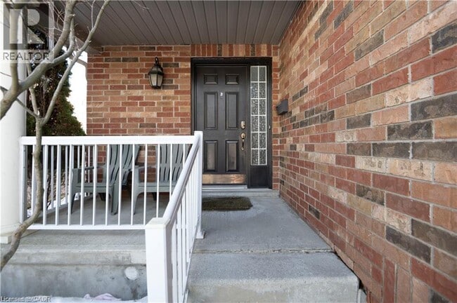 Building Photo - 147 Dubrick Crescent