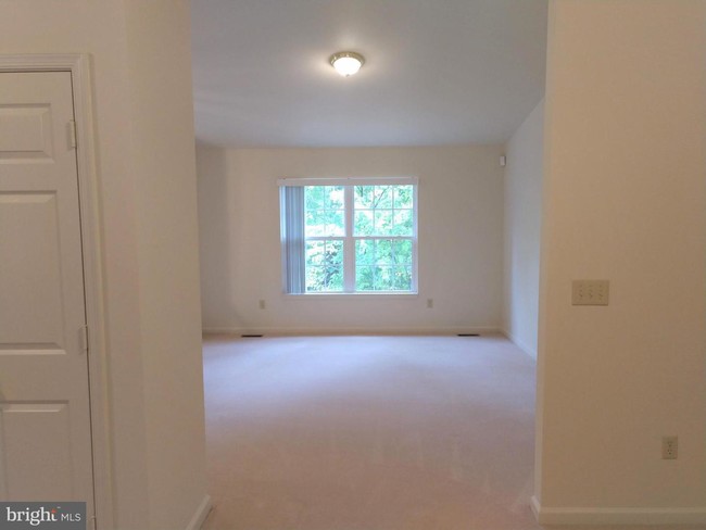Building Photo - 21153 Gibsons Ln