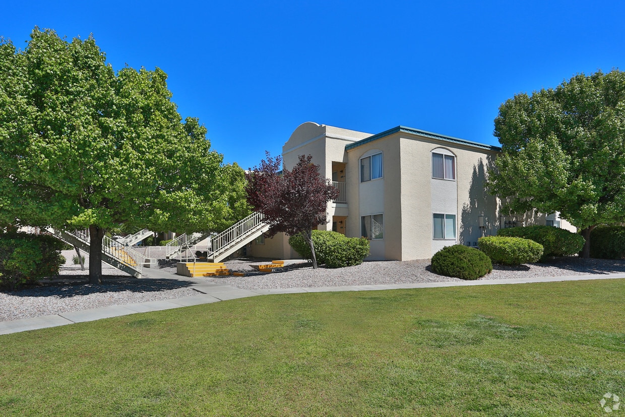 Lifestyles At Renaissance Apartments Albuquerque Nm Apartments Com