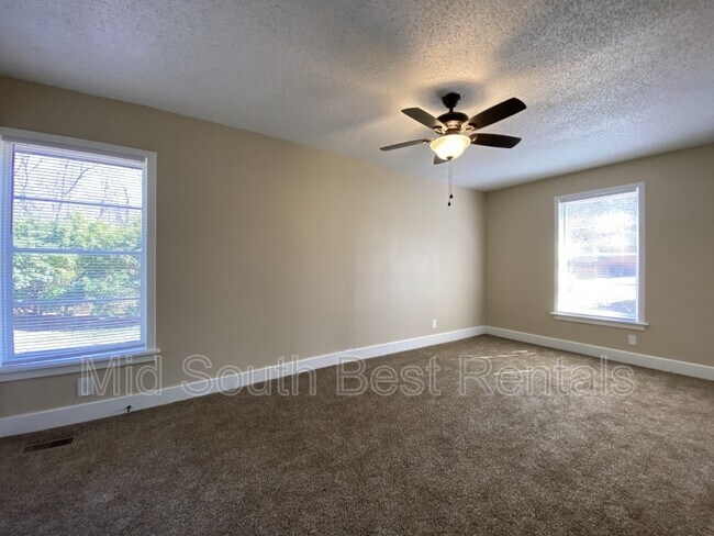 Foto del edificio - 7903 Westwood Ave