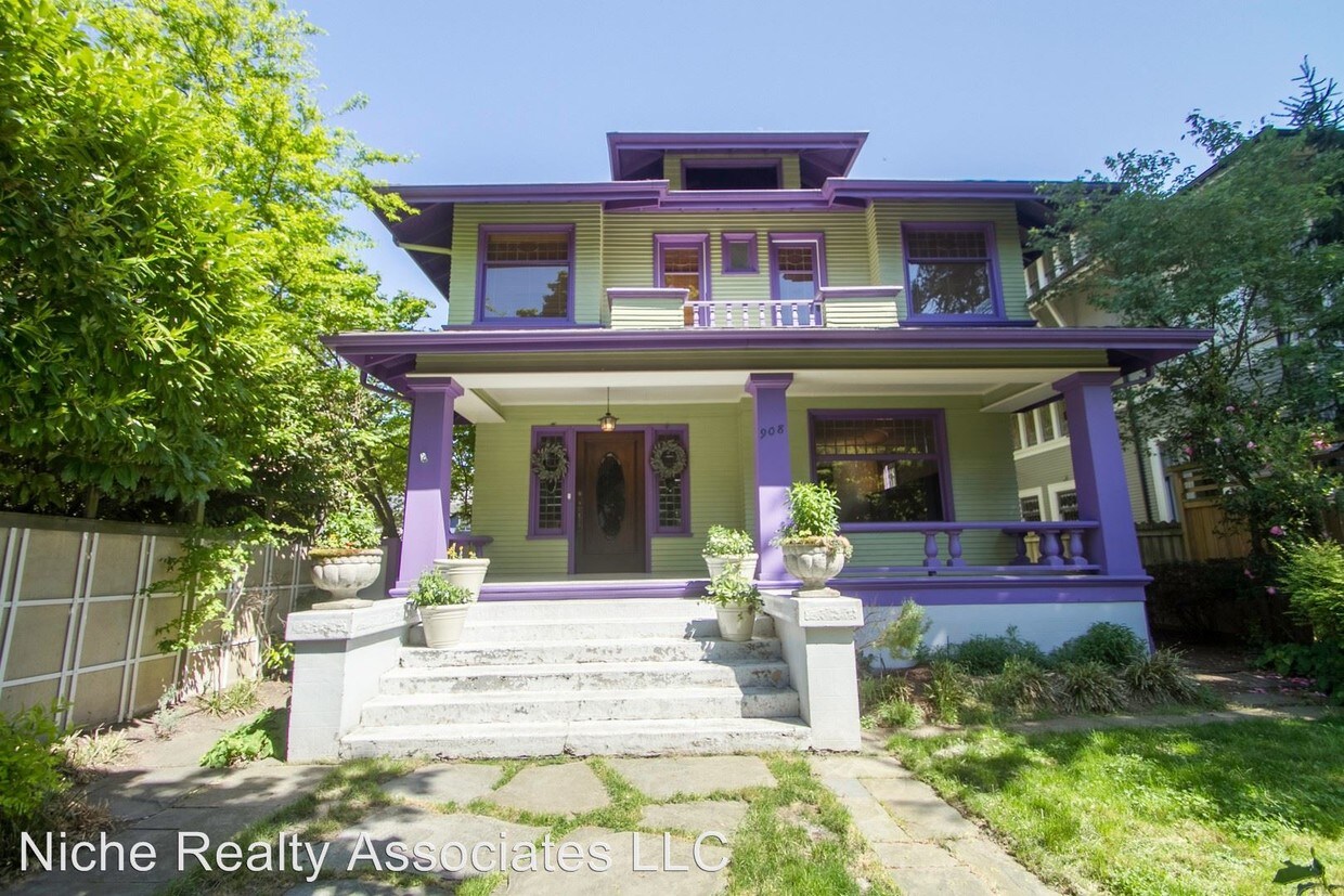 Foto principal - 4 br, 2.5 bath House - 908 15th Ave E
