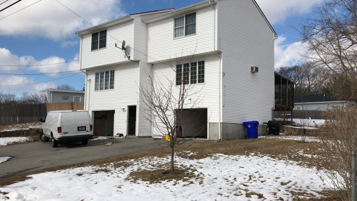 house/right side - 18 Volturno St