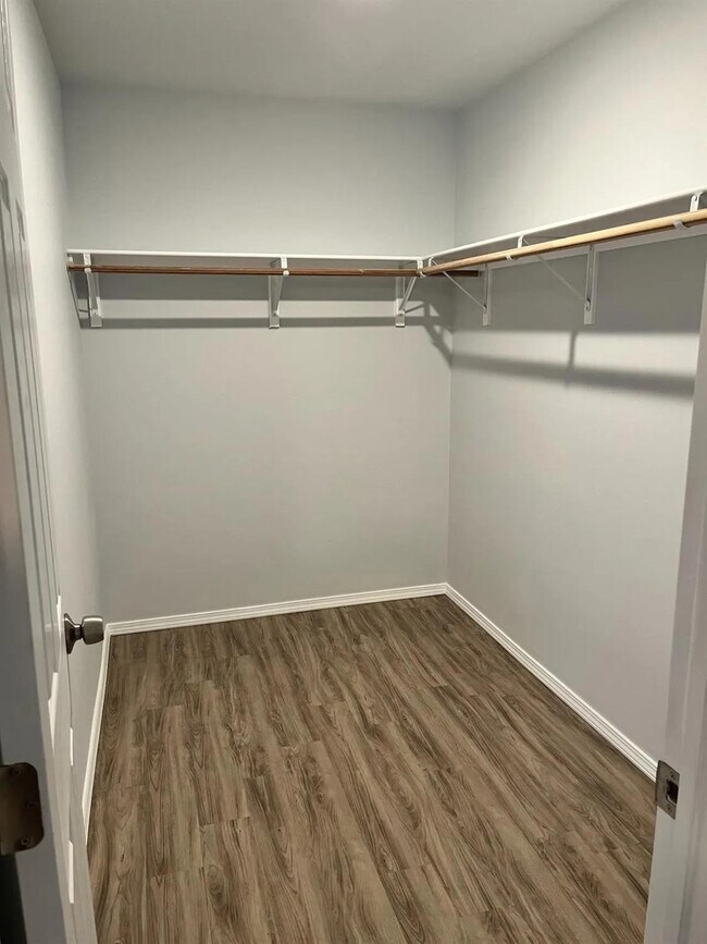 Building Photo - 8423 10th Pl