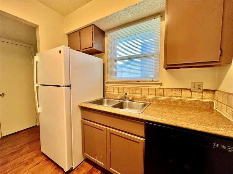 Photo - 410 Bryan Street Unit 14
