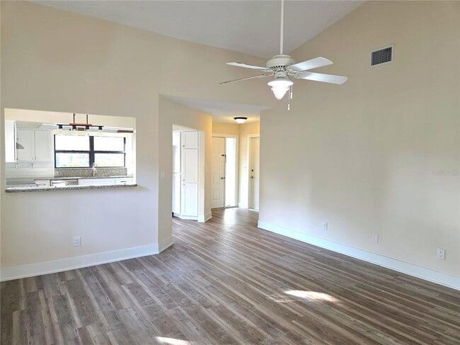 Foto del edificio - 1717 Needles Ln E