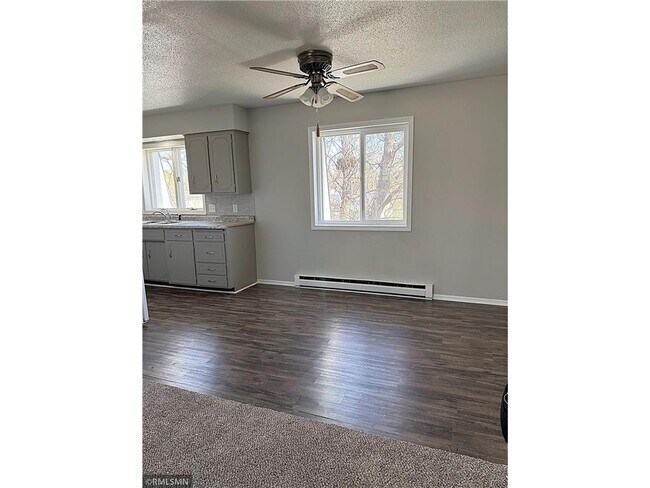 Foto del edificio - 880 E 6th St