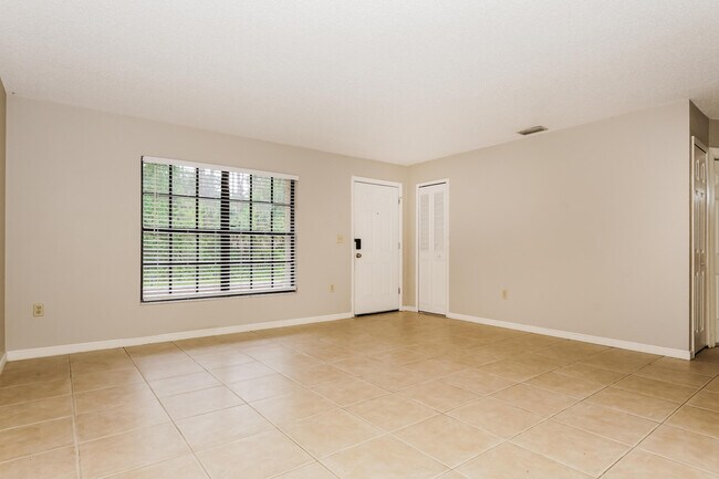 Building Photo - 4200 Skyway Dr