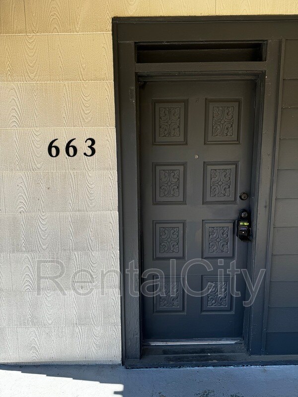 Building Photo - 663 E Mallory Ave