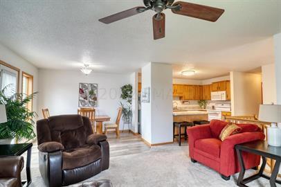 Building Photo - 19 Prairiewood Xing S