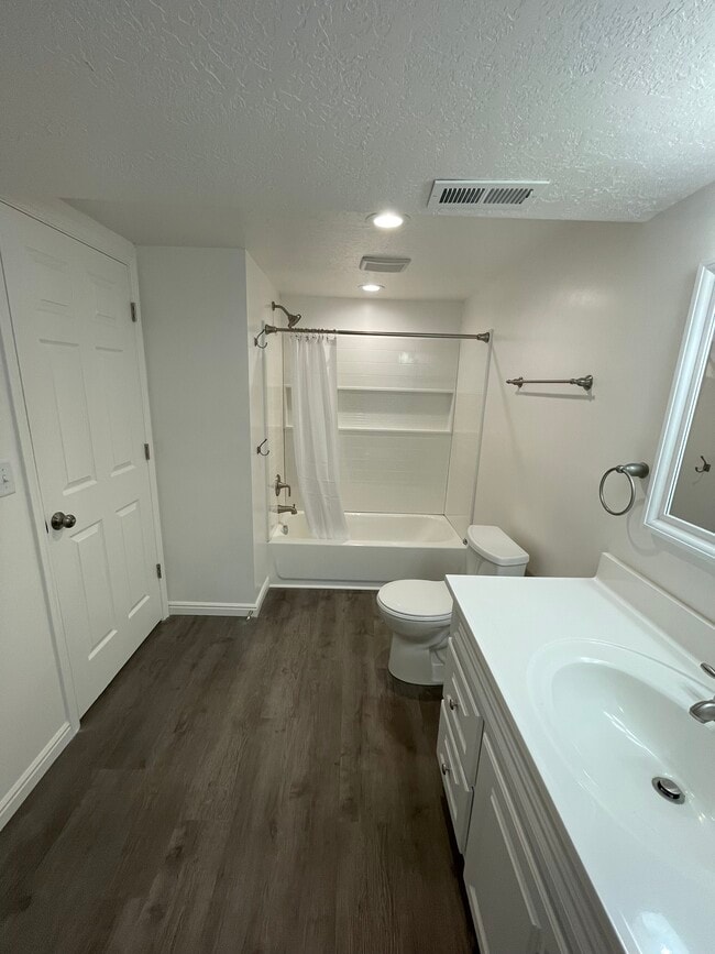 Building Photo - 949 N 400 E
