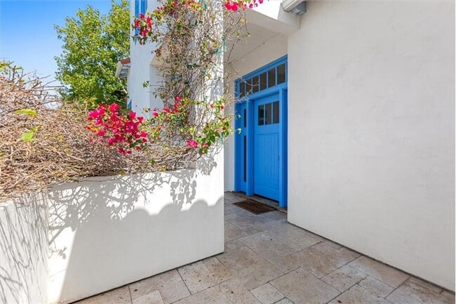 Building Photo - 7441 Cabrillo Ave
