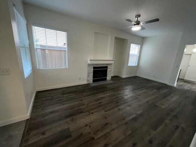 Building Photo - 39565 Sarah Dr Temecula, CA