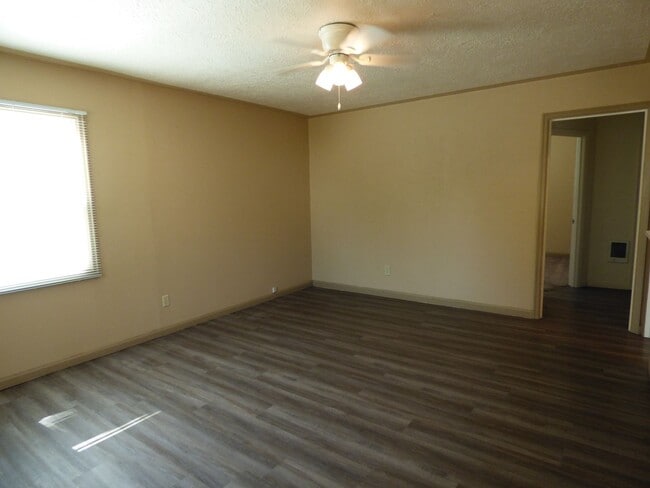Foto del edificio - 2 BED 1 BATH COTTAGE IN SOUTH SALEM-OFF OF...
