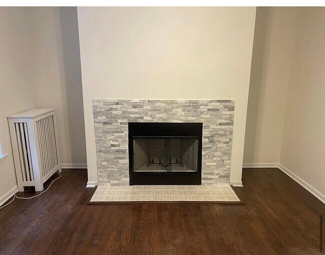 Foto del edificio - 3646 N Pine Grove Ave
