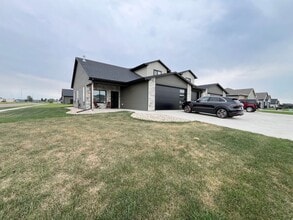 Building Photo - 5548 W Colonial Ct