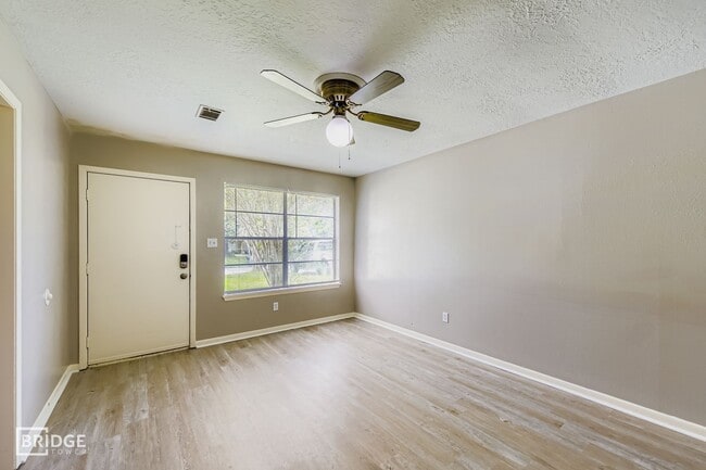 Foto del edificio - 1611 Hazelwood St