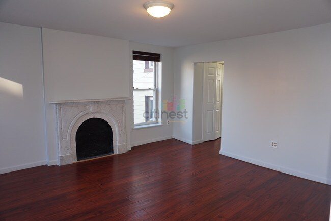 Building Photo - 275 24th St