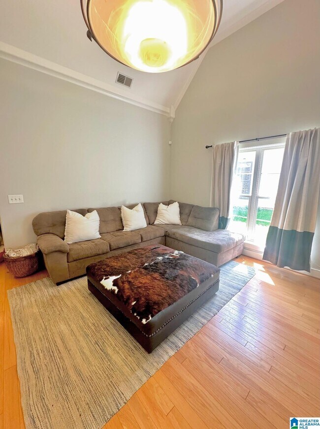 Foto del edificio - 102 Kingston Ct