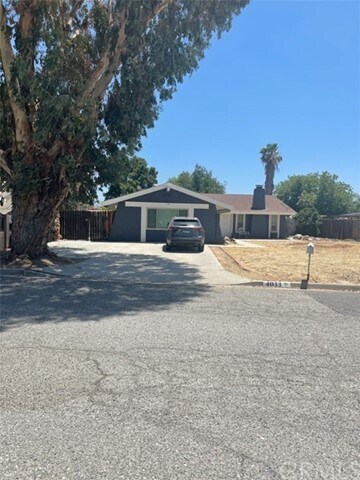 Foto del edificio - 4033 Woodland Dr