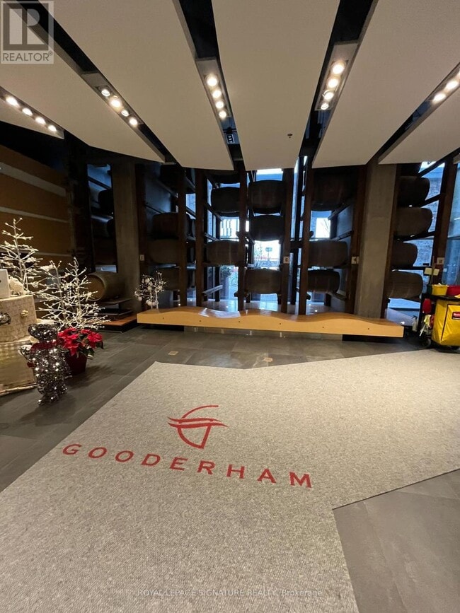 Building Photo - 390 Cherry St