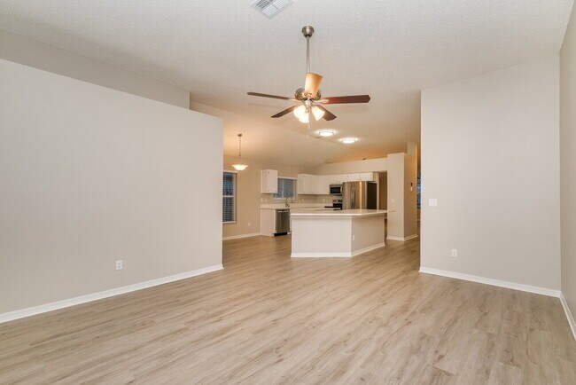 Foto del edificio - 5660 Paddock Trail Dr