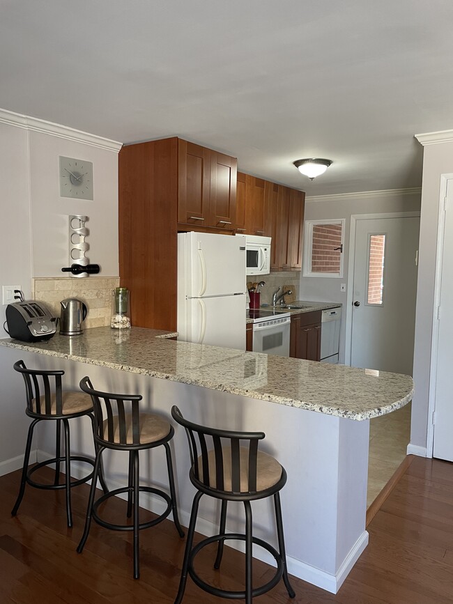 Kitchen/Island - 216 West Walk