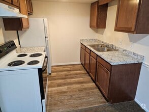 Building Photo - 5305 Breezeway Dr