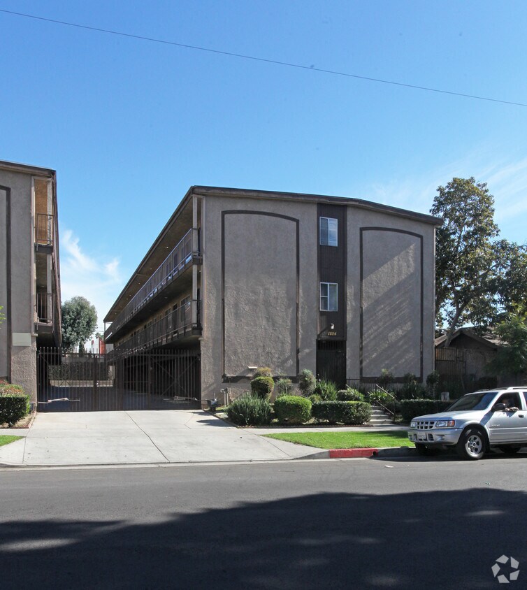 Primary Photo - 1804 Garfield Pl