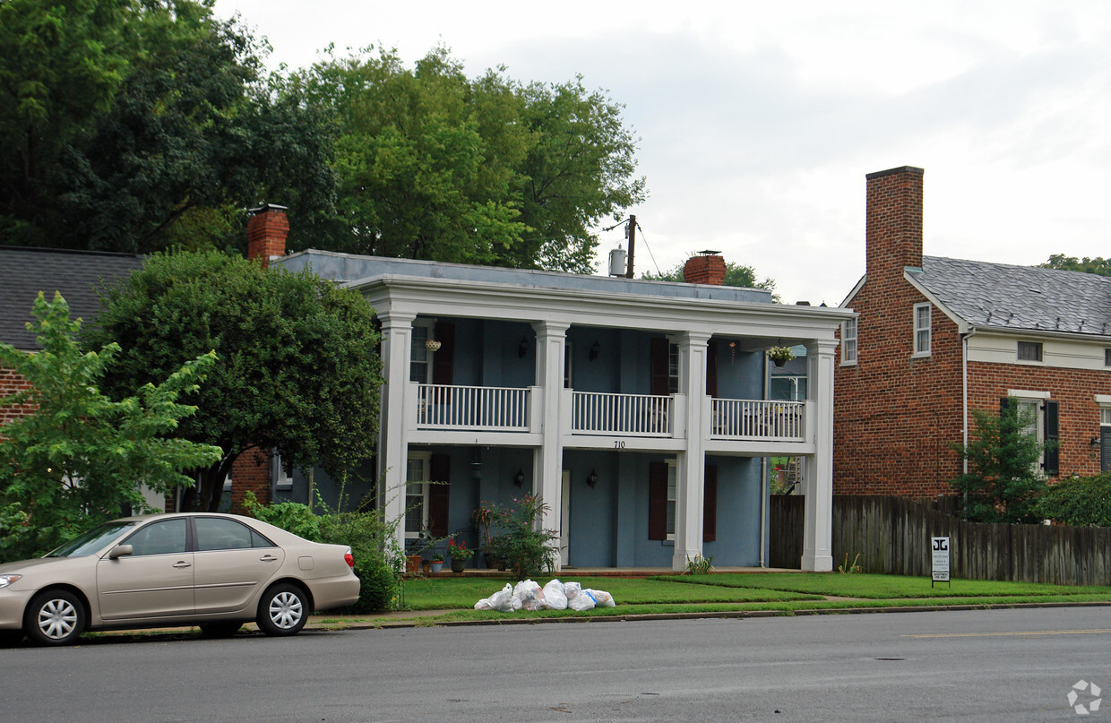 Building Photo - 710 Kenmore Ave