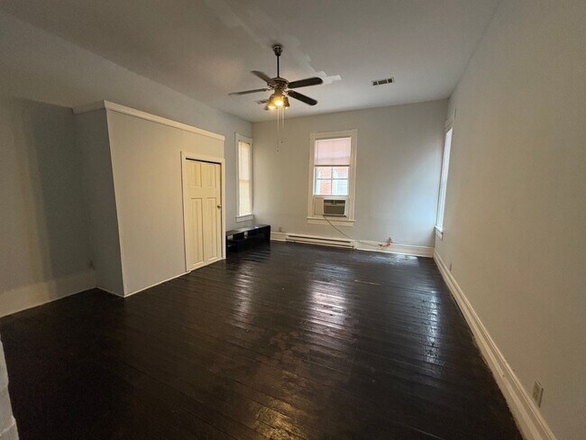 Building Photo - 871 Mulberry St