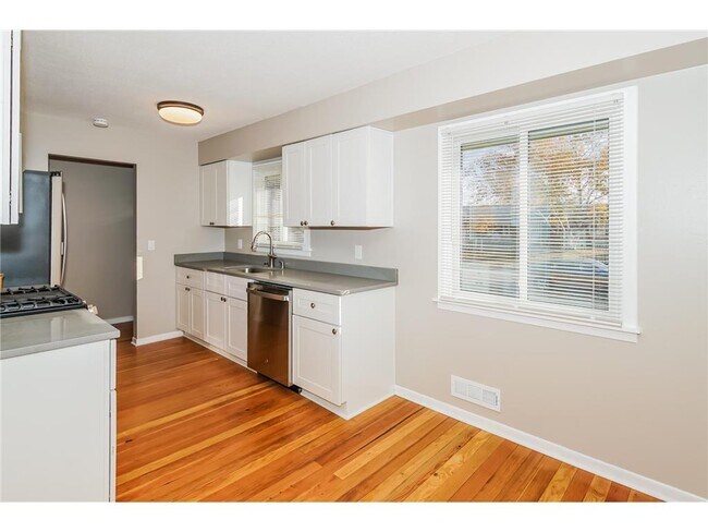 Foto del edificio - 896 Hopewell Ln